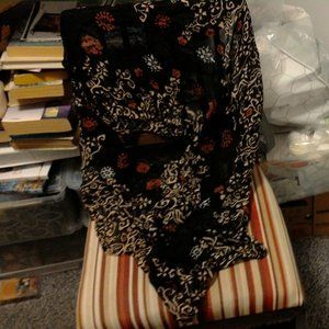 Beautiful autumn style scarf is perfect condition